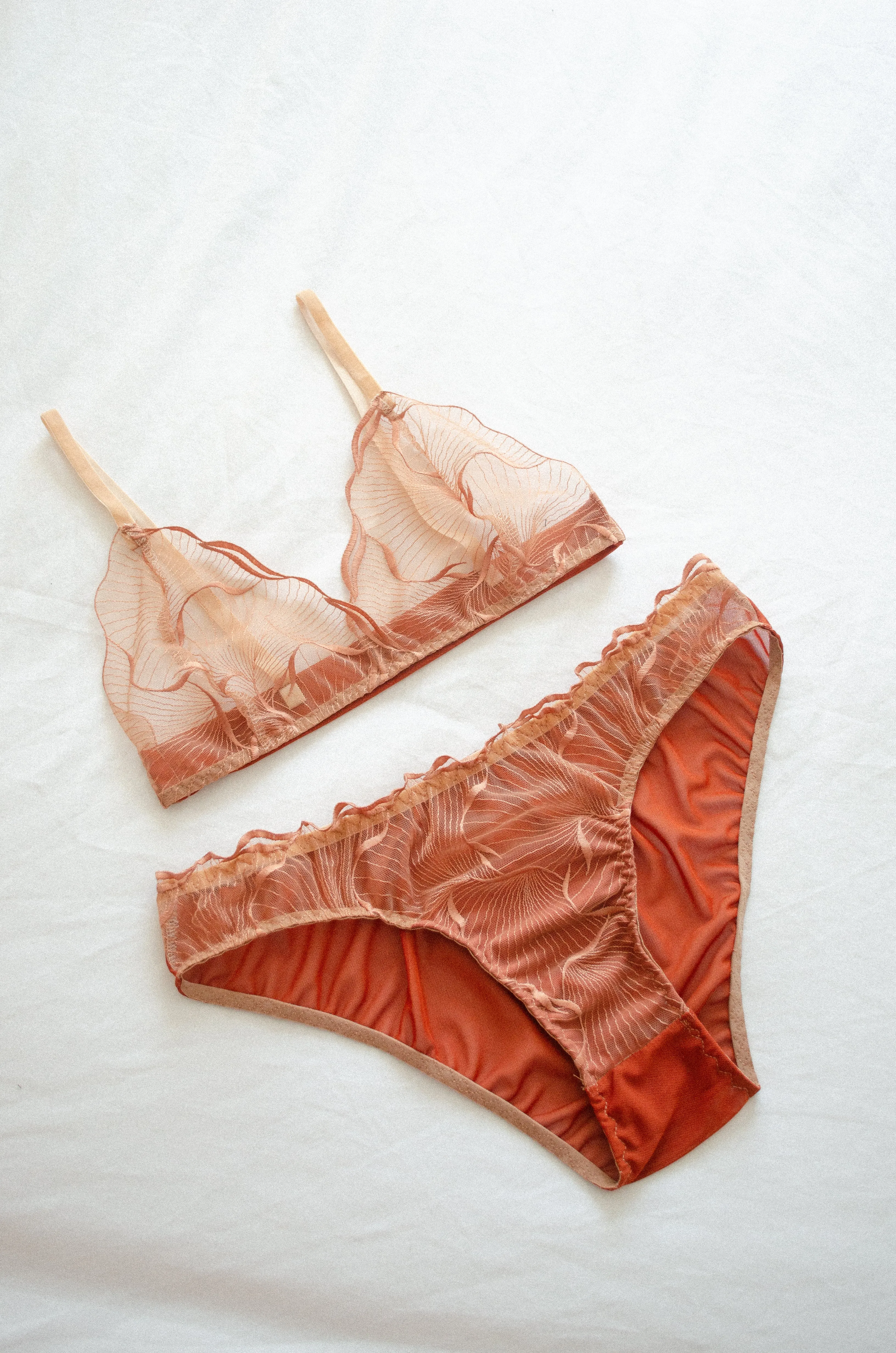 Amber Lace Set