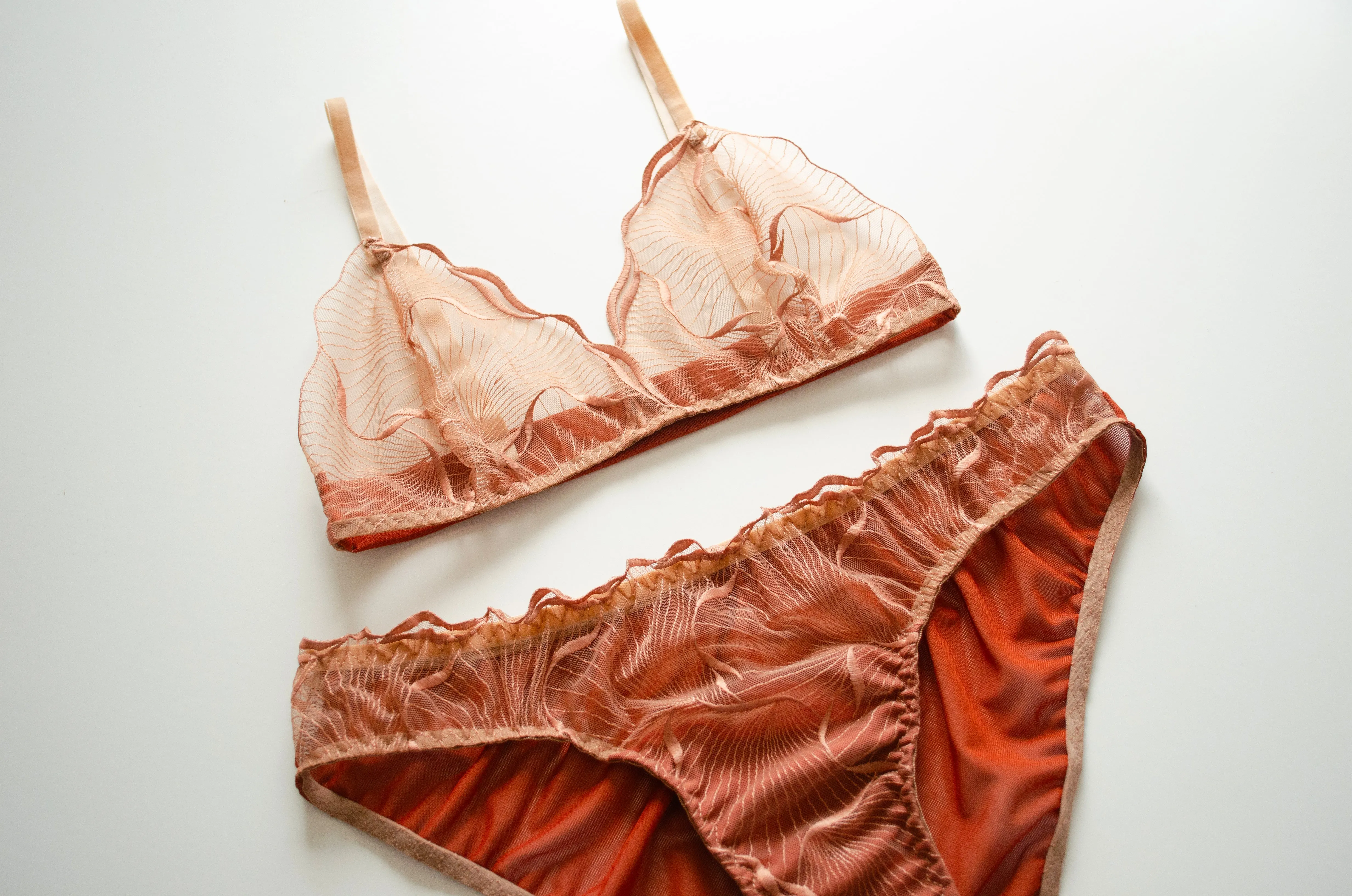 Amber Lace Set