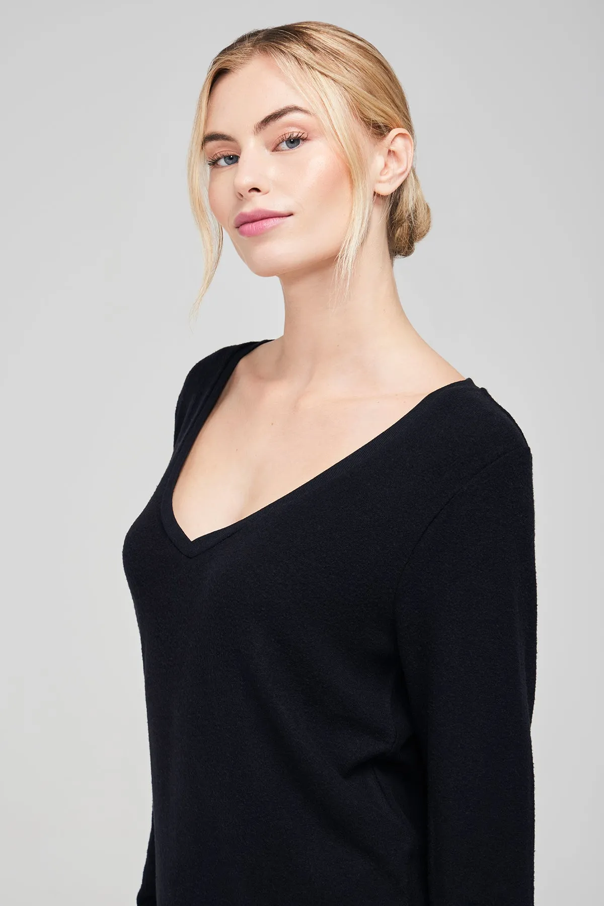 Baggy Beach Jumper Deep V | Jet Black Poly Dye