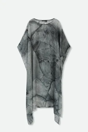 FREYA SILK KAFTAN IN PRINTED ITALIAN SILK VOILE STONEY GREY