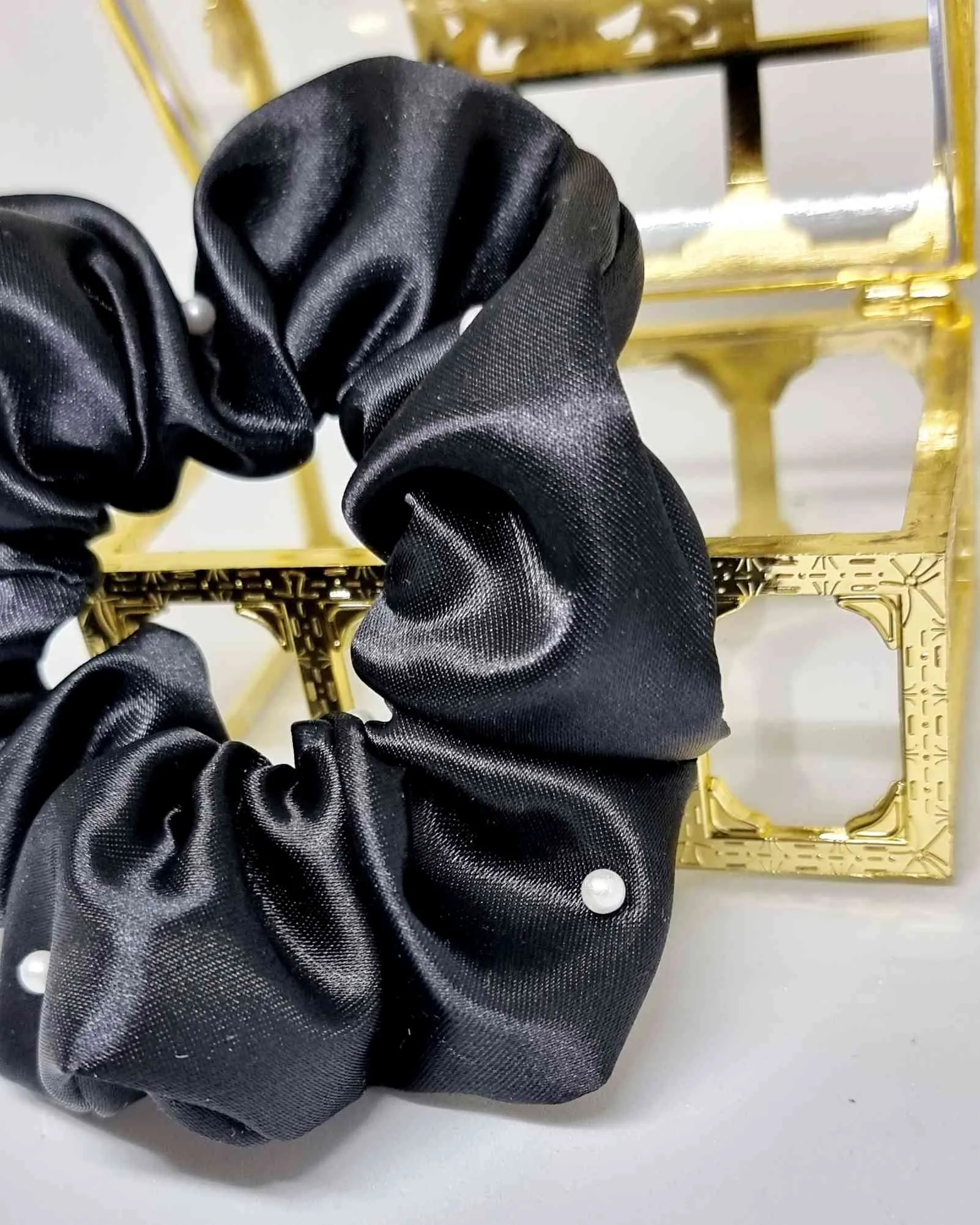 Scrunchie Glam Satin Perlas | Perlen Haargummi Satin